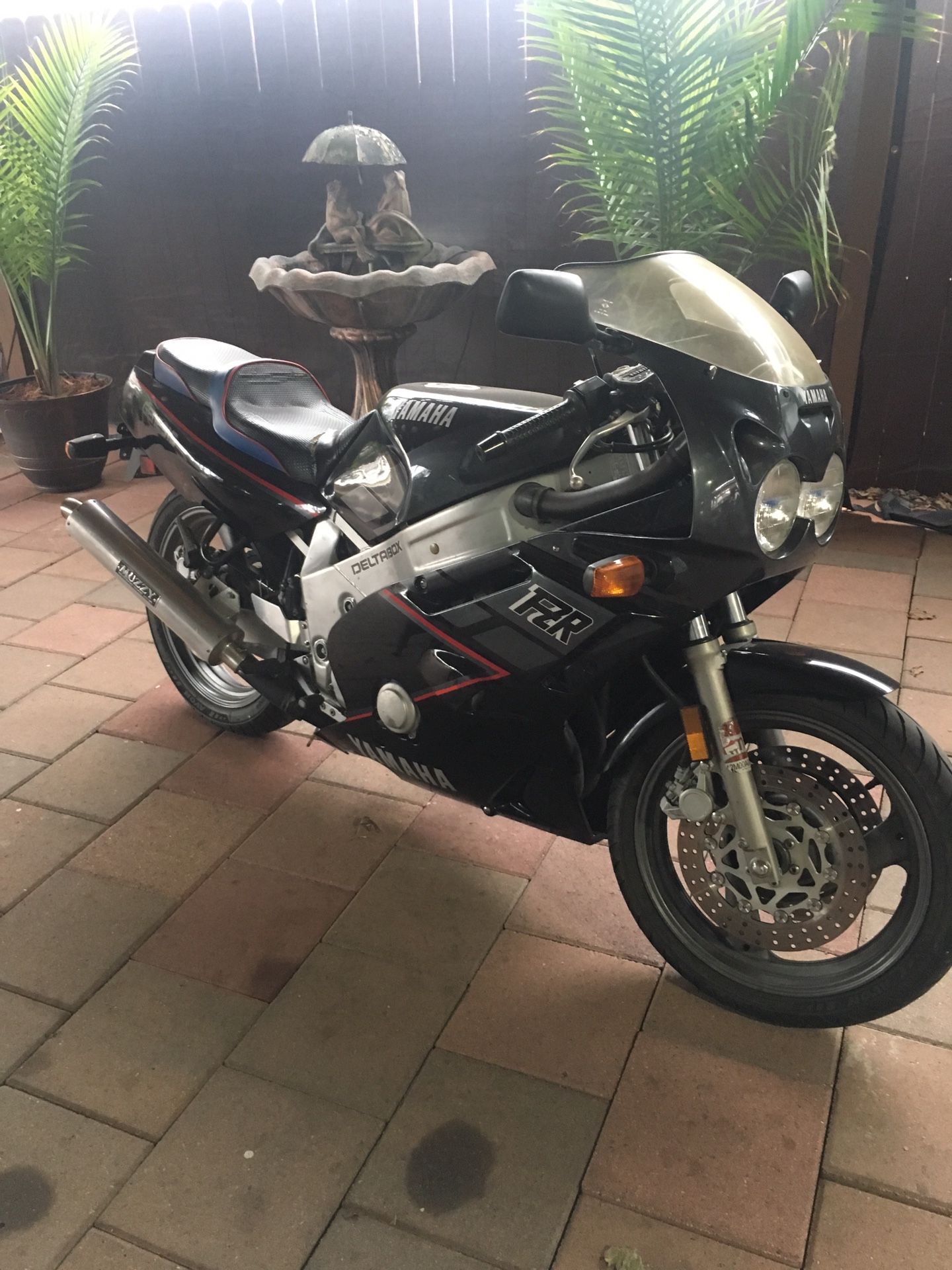 Yamaha Genesis FZR 600