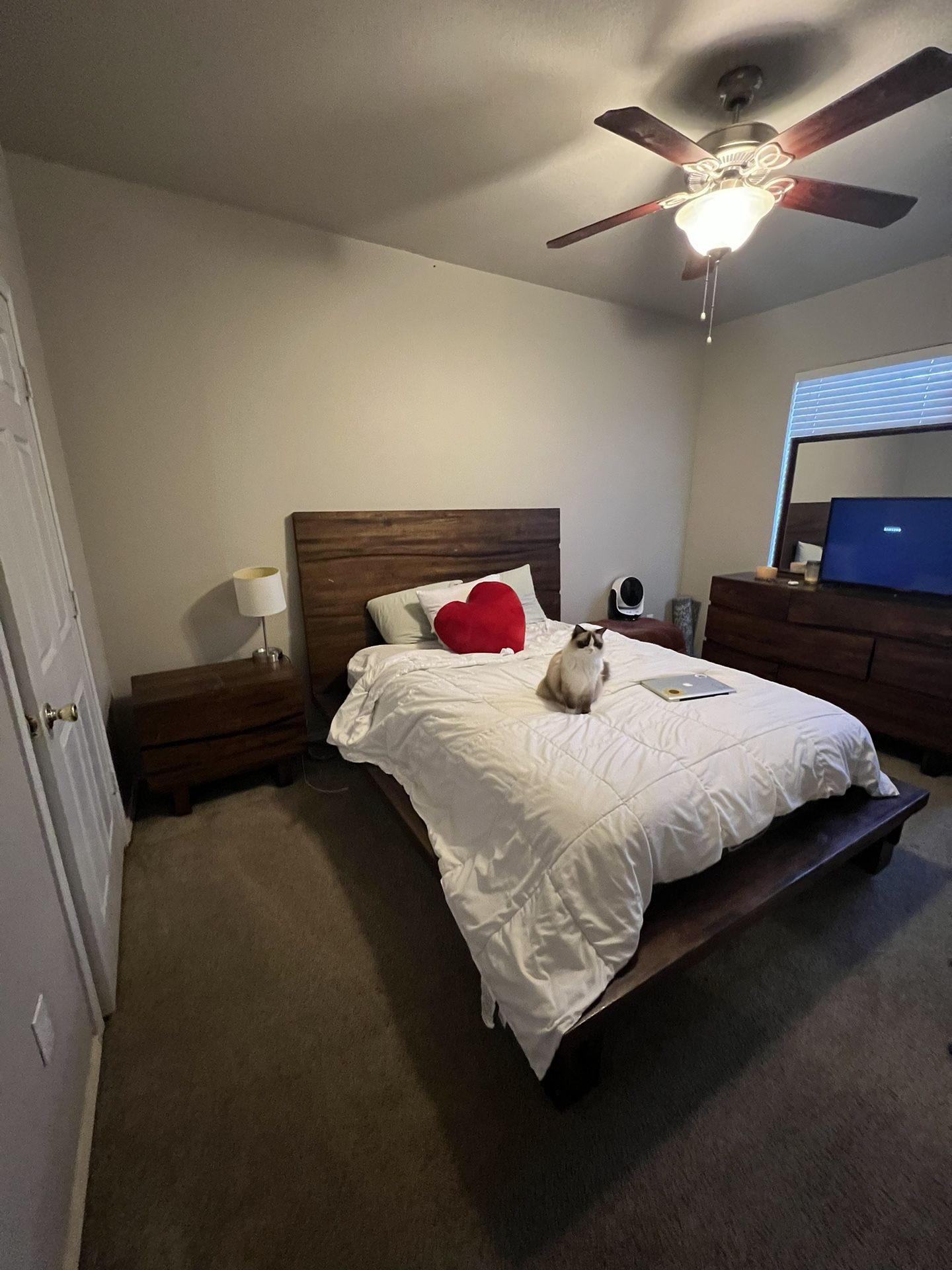 bedroom furniture set 