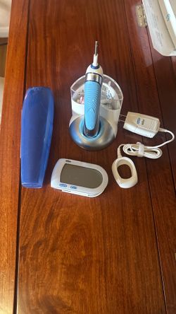oral-b triumph professional care toothbrush 9450 Braun Electric Brand New