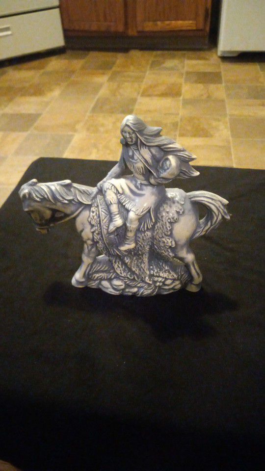 Vintage Ceramic Native American Indian Madam With Child On Horse Hand Painted Statue Been Packed Up In My Grandparents' Basement Very Nice Collectible