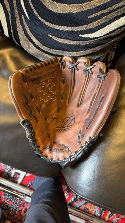 Softball glove