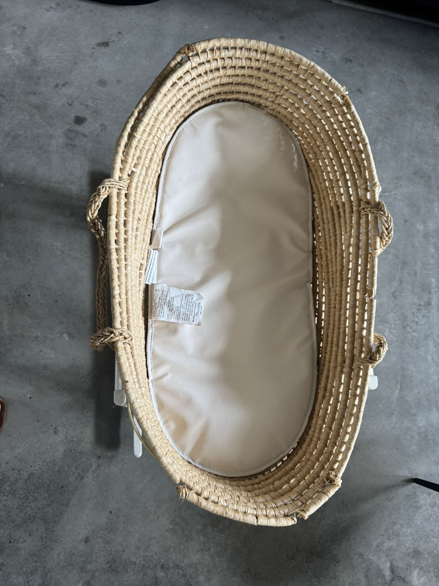 Baby basket and stand-Jolly Jumper