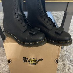 NEW!!! Dr. Martens (size 11w) Docs -1460 Crackle With Bow*