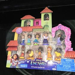 Disney Encanto Mi Familia 12 Mini Figure Set