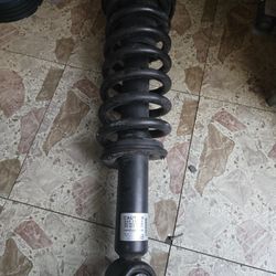 Front left/right strut 