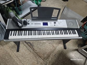 Yamaha DGX-530 Portable Grand 88-Key Digital Piano w/ Stand & Pedal