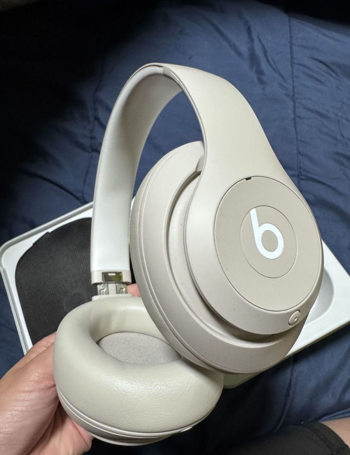 Beats- Studio Pro - Wireless Noise Cancelling Over-the-Ear Headphones - Sandstone