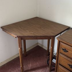 VTG 90’s Wooden Corner Table
