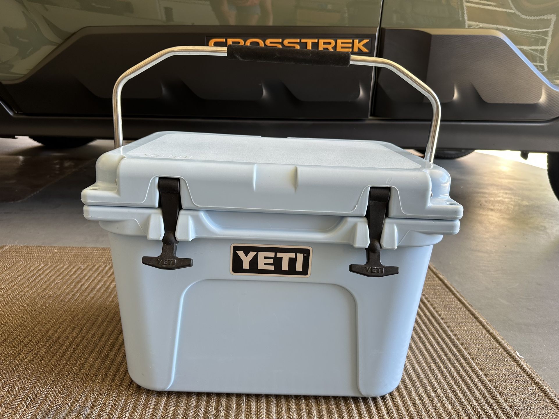 20 L Yeti Cooler W/Handle 