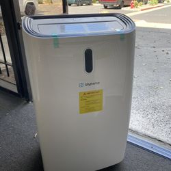 New  - Complete 14,000 BTU Portable Air Conditioners Cool Up to 700 Sq.Ft, Swing Fans, Cool, Heat, Dehumidifier & Fan 4 in 1 Air