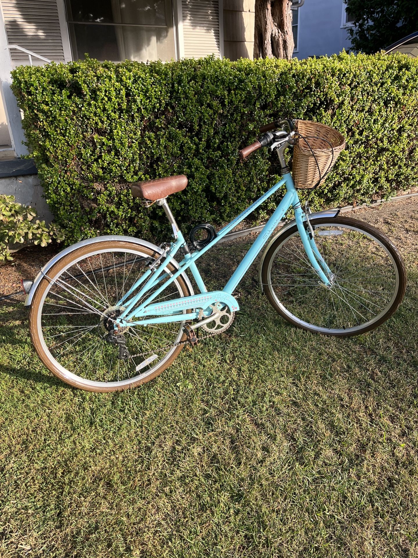 schwinn admiral bicycle 7spd step-thru white/red 17 inch  BoulevardBikes A family trip to the park a long fitness ride or maybe zip over to happy hour to meet some friends How To Assemble Schwinn 700c