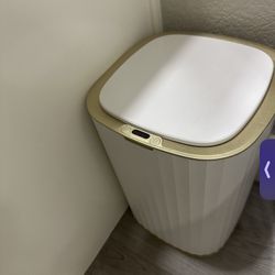 Bathroom Small Sensor Trash Can