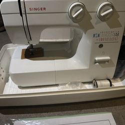 Singer Model 1120 Portable Sewing machine