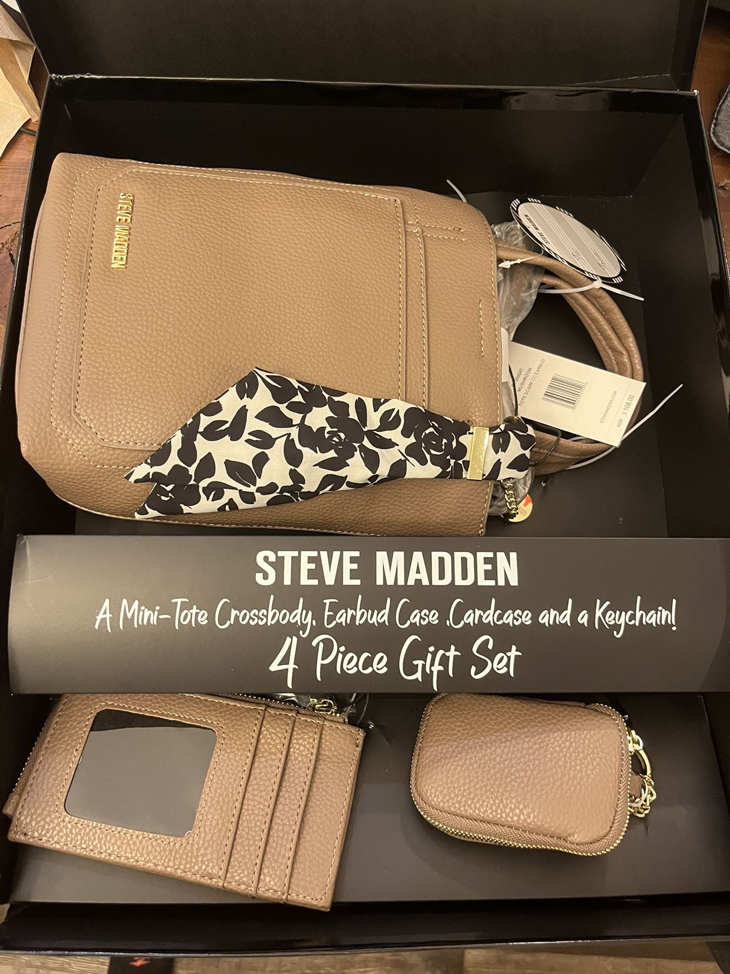 Steve Madden 4 Piece Gift Set