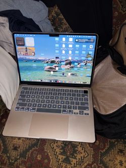 MacBook Air M4 2025 Starlight 24 gb RAM 250 gb SSD