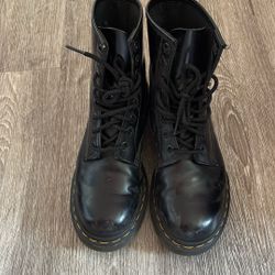DR.MARTINS / Size 8 women 