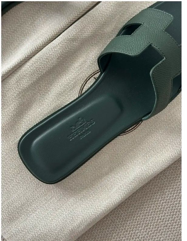 Black Oran Hermes Slides 
