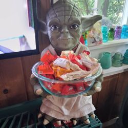 YODA HALLOWEEN DISPLAY 