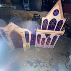 Monster High doll house 