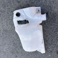 19 20 21 22 SILVERADO SIERRA WINDSHIELD FLUID WASHER BOTTLE RESERVOIR WITH PUMP