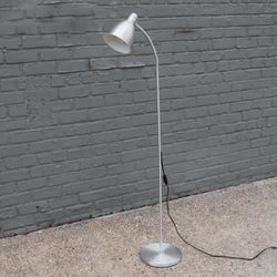 Floor Lamp (READ DESCRIPTION BELOW)