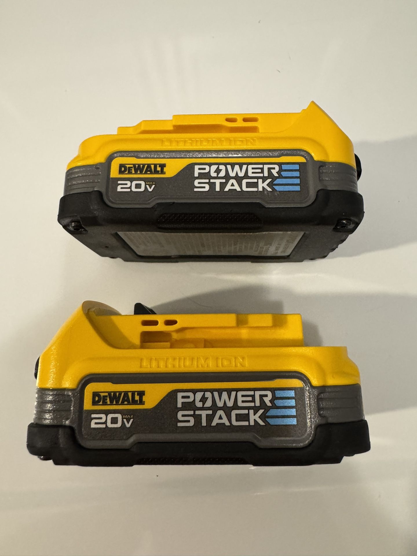 DEWALT XR 2 POWERSTACK 20 -Volt 2.0 -Pack Lithium-ion ( 1.7 Ah Batteries)BRAND NEW
