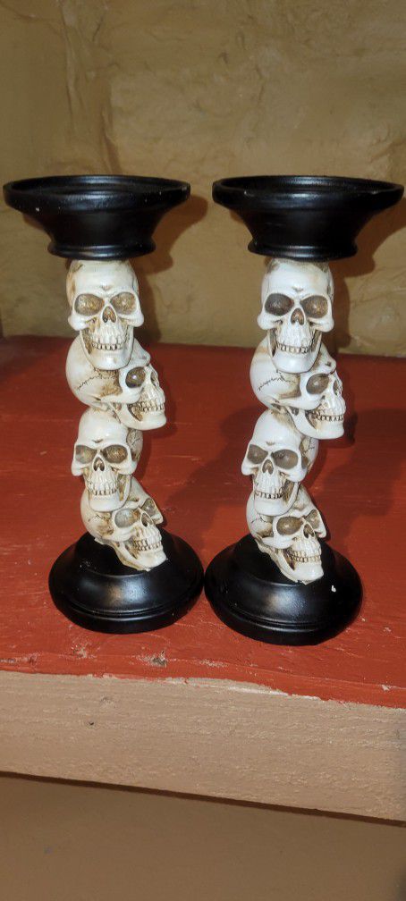 Skull Set Of Candle Holders 