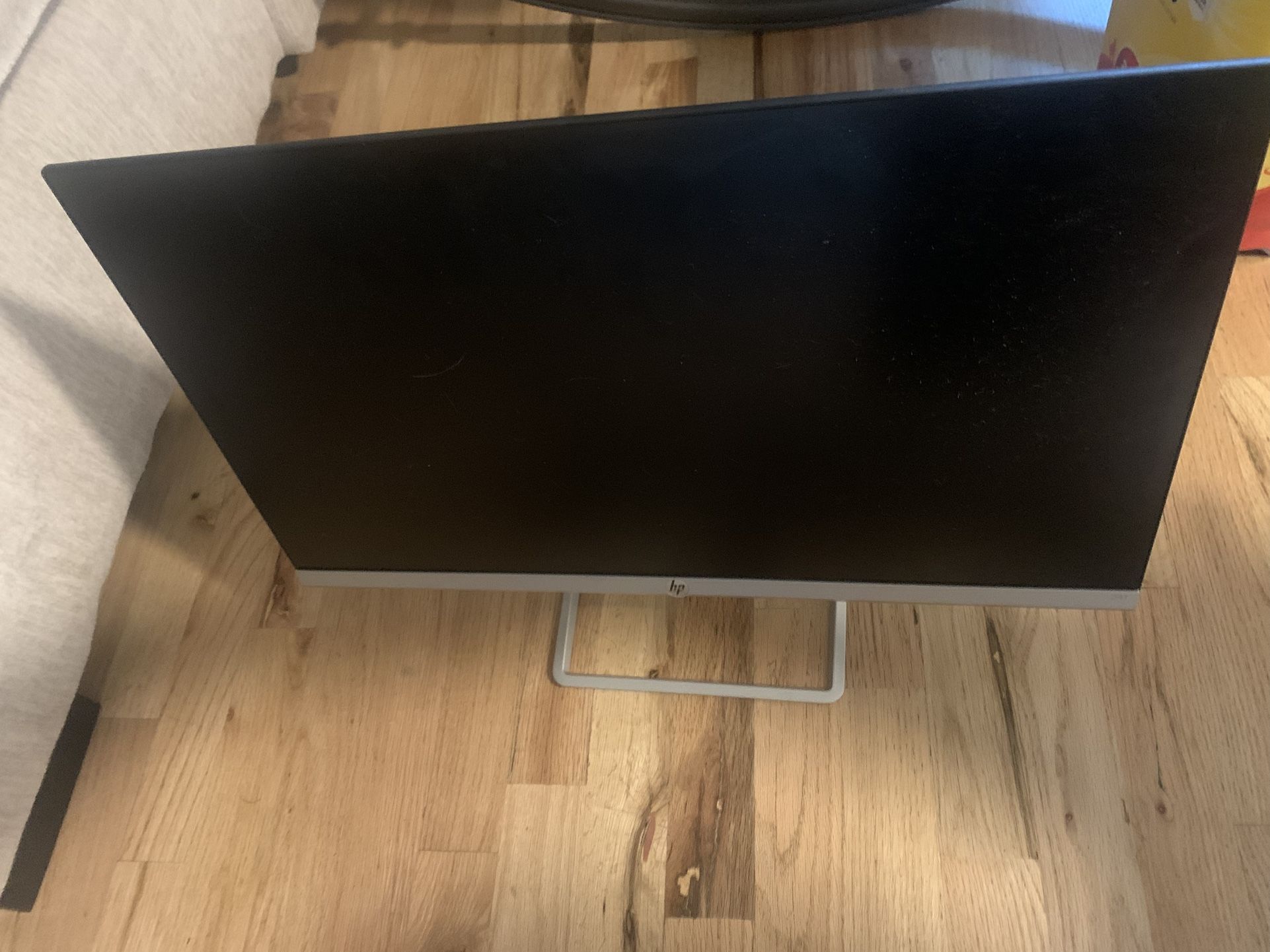 2 Hp Monitors 24”
