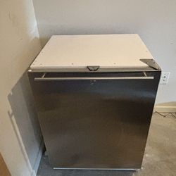 Bar Fridge/ Mini Fridge 