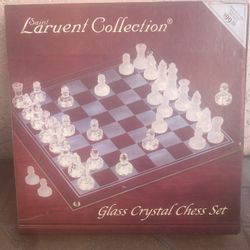 Vintage Saint Laruent Collection GLASS CRYSTAL CHESS SET Brand New In Box, 32 Glass Chess Pieces