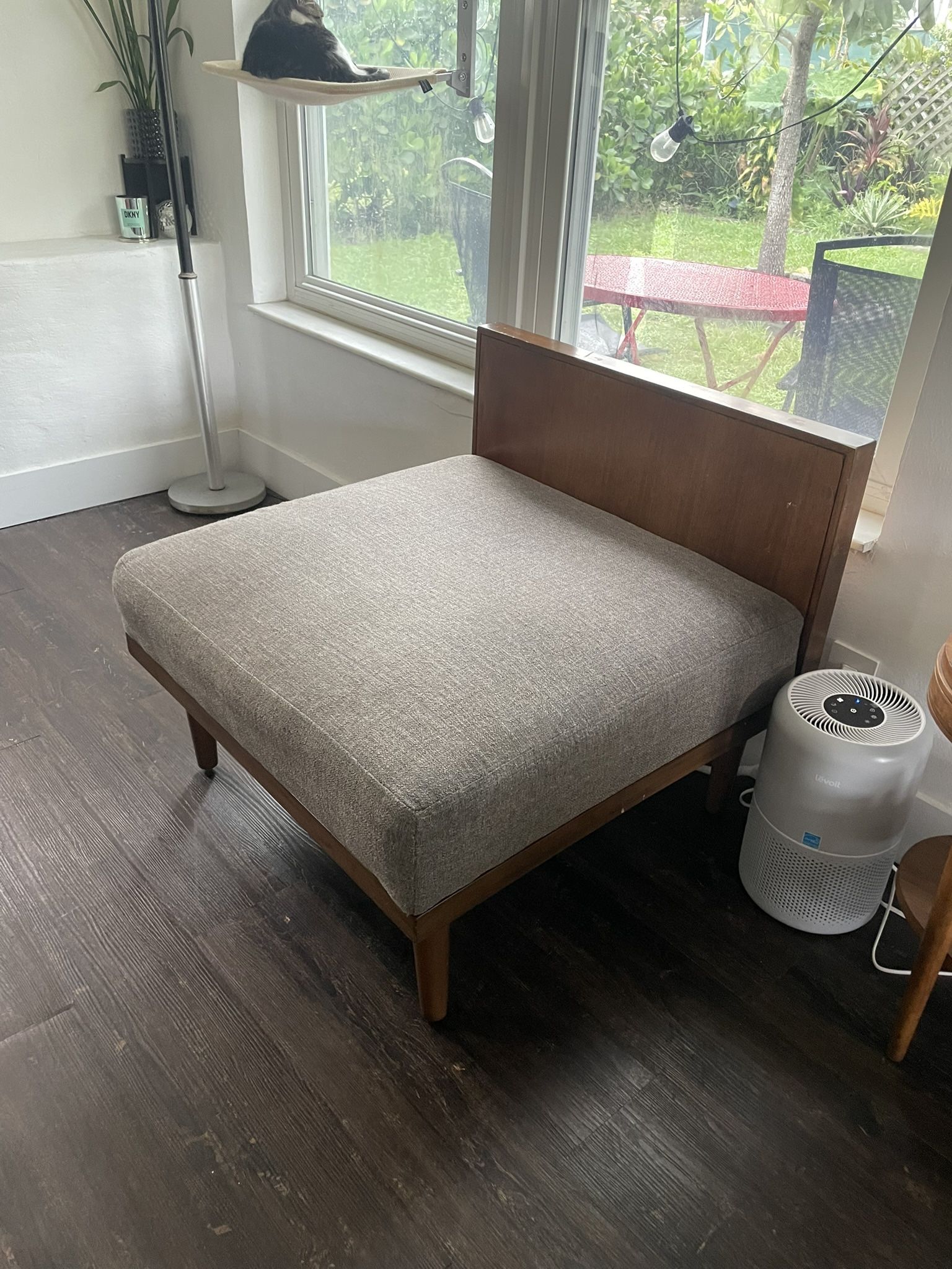 MCM seat with wooden base