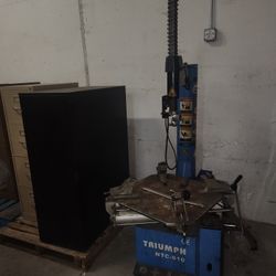 Triumph NTC 910 Tire Mounting Machine 