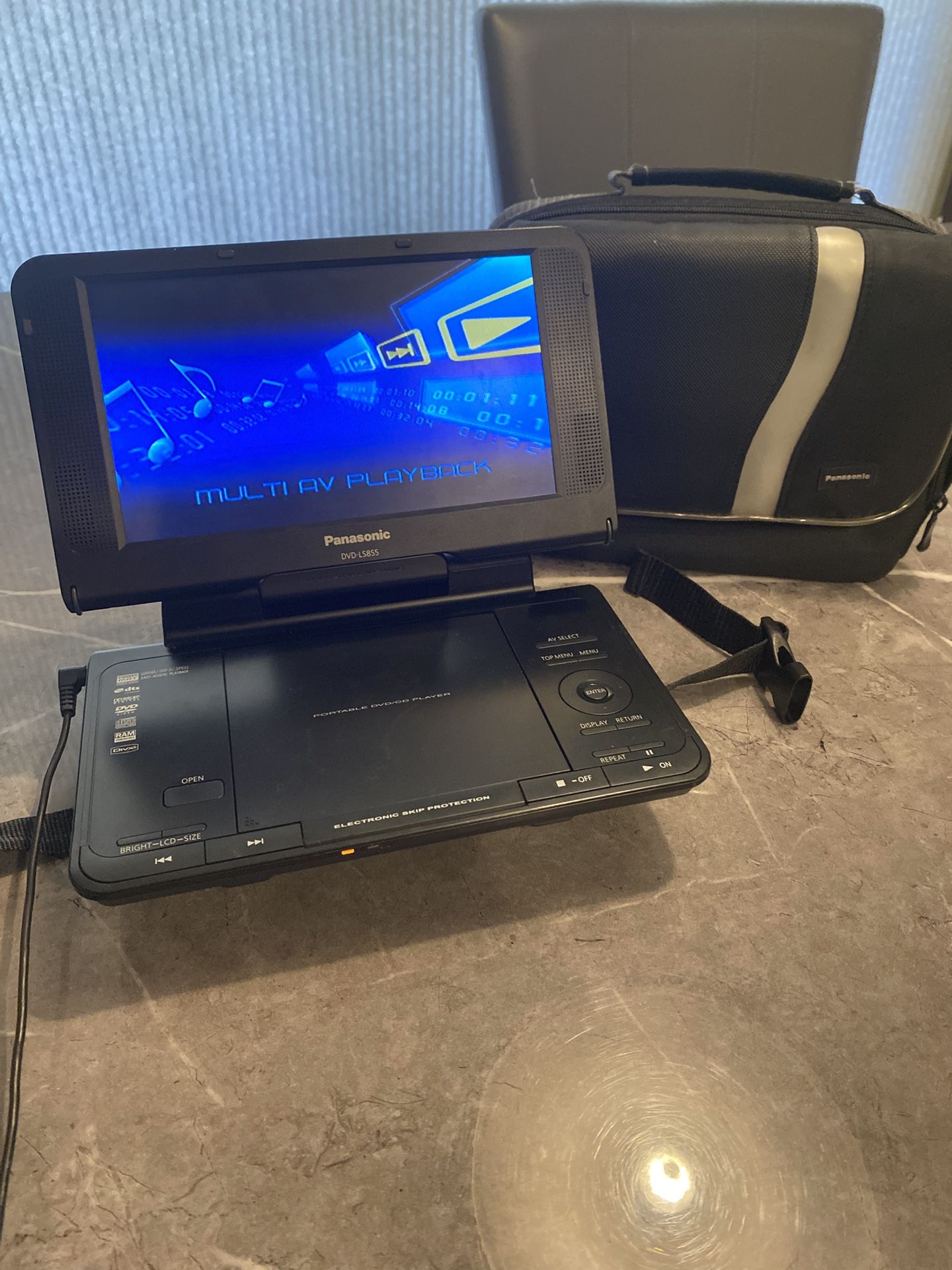 Panasonic DVD-LS855 Portable DVD Player with Case