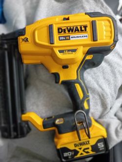 DeWalt Brushless Brad Nailer 18 guage& 5.0 Battery