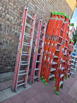 Escaleras 16ft Fiberglass Extensión $125 cada una, 10ft Fiberglass Step Ladder Seminew $175 cada una