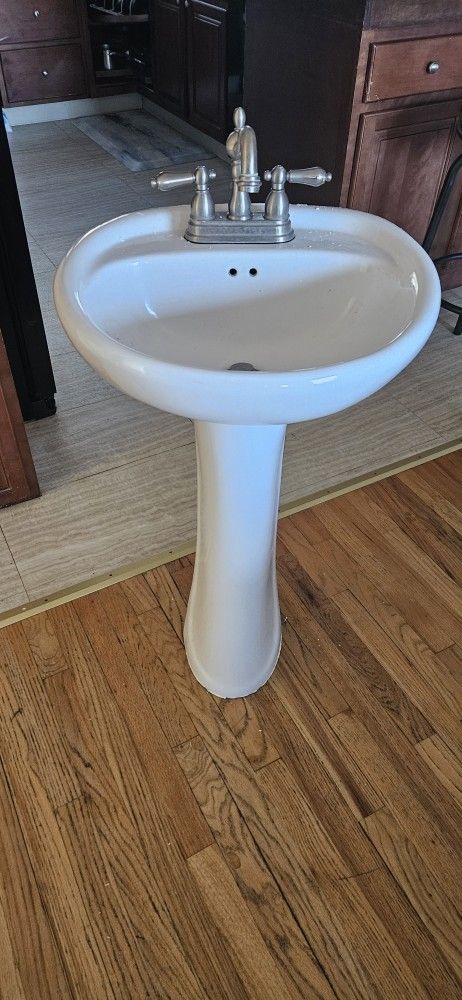 Ceramic Sink And Stand