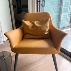 Modern faux leather accent chair / lounge chair 