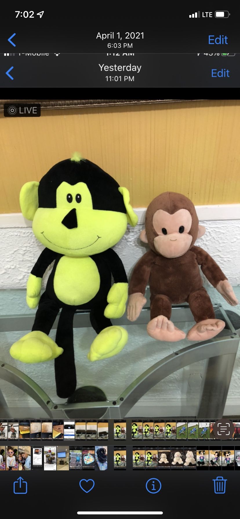 2 Monkeys 