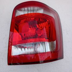 2008---2012 Ford Escape RH Tail Light 