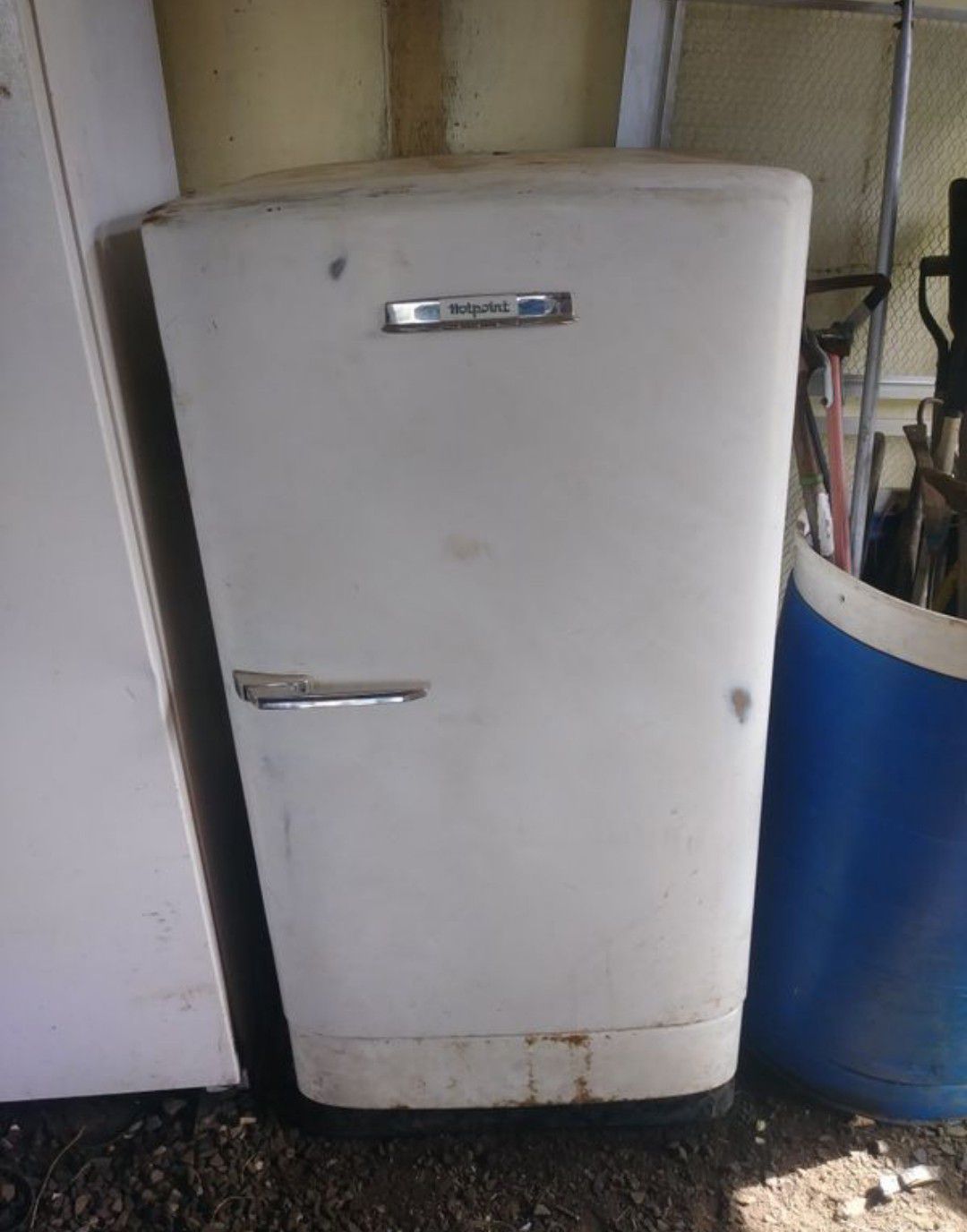 Late 1940s early 1950s Hot Point Vintage Refrigerator