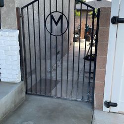 Metal Side Gate