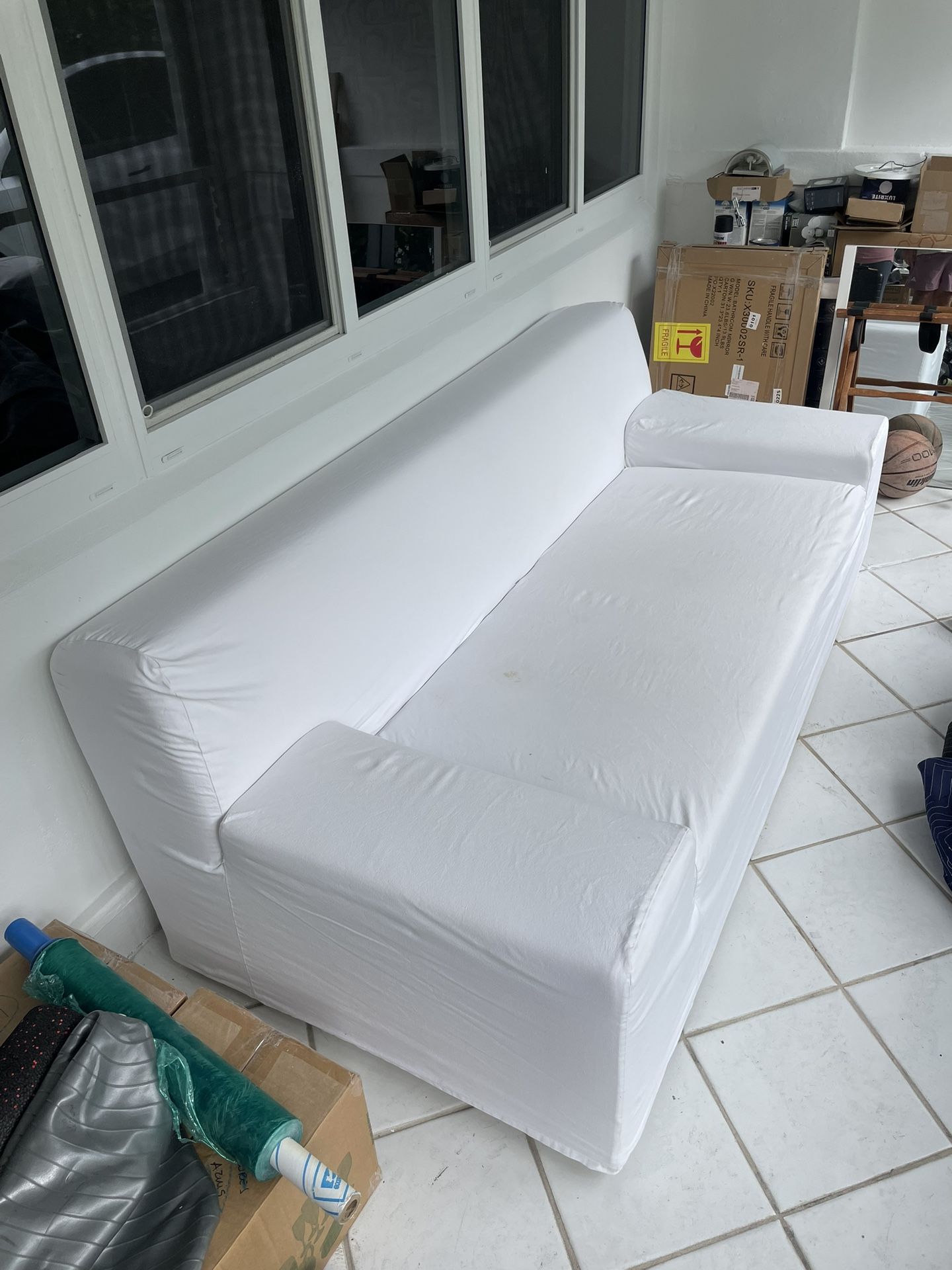 Meridiano Sofa With Cover