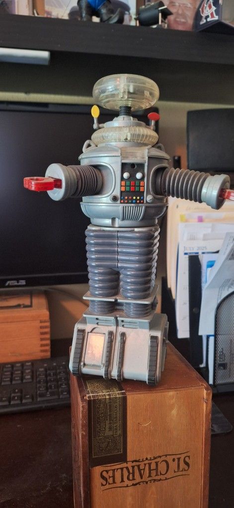 Lost in space robot.