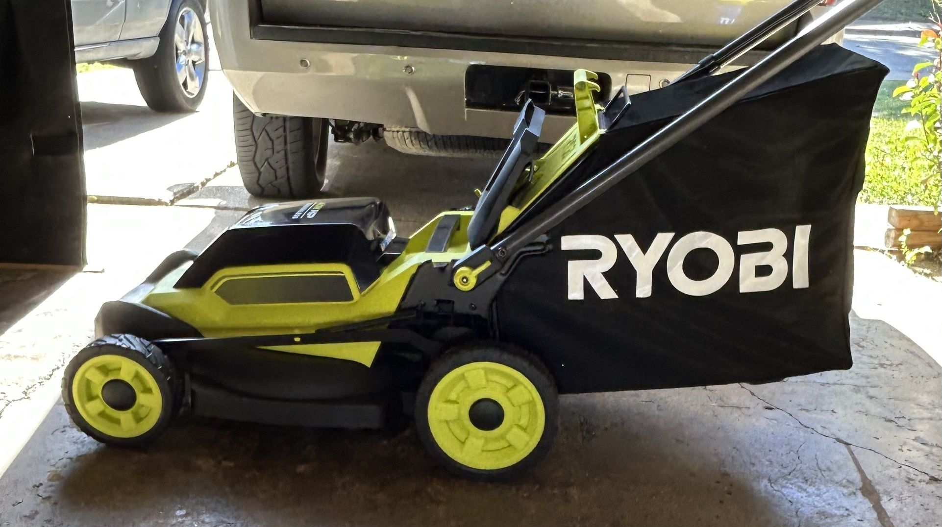 $145$. 40V HP Brushless 20 in. Cordless Battery Walk Behind Push Lawn Mower with 6.0 Ah Battery and Charger