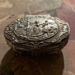 VINTAGE ORNATE TRINKET BOX