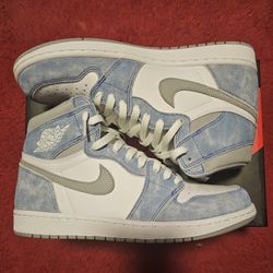 Jordan High 1 Hyper Royal Smoke M10 SIZE $170