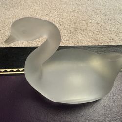 Viking Glass White Satin Frost Swan Figurine