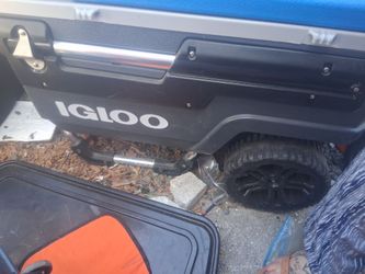 Igloo Rolling Cooler with Wheels