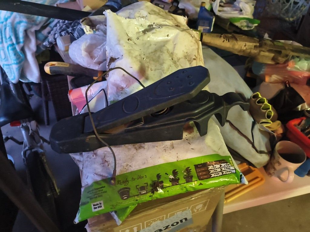 Dusty Old Guitar Hero Drummer Pedal