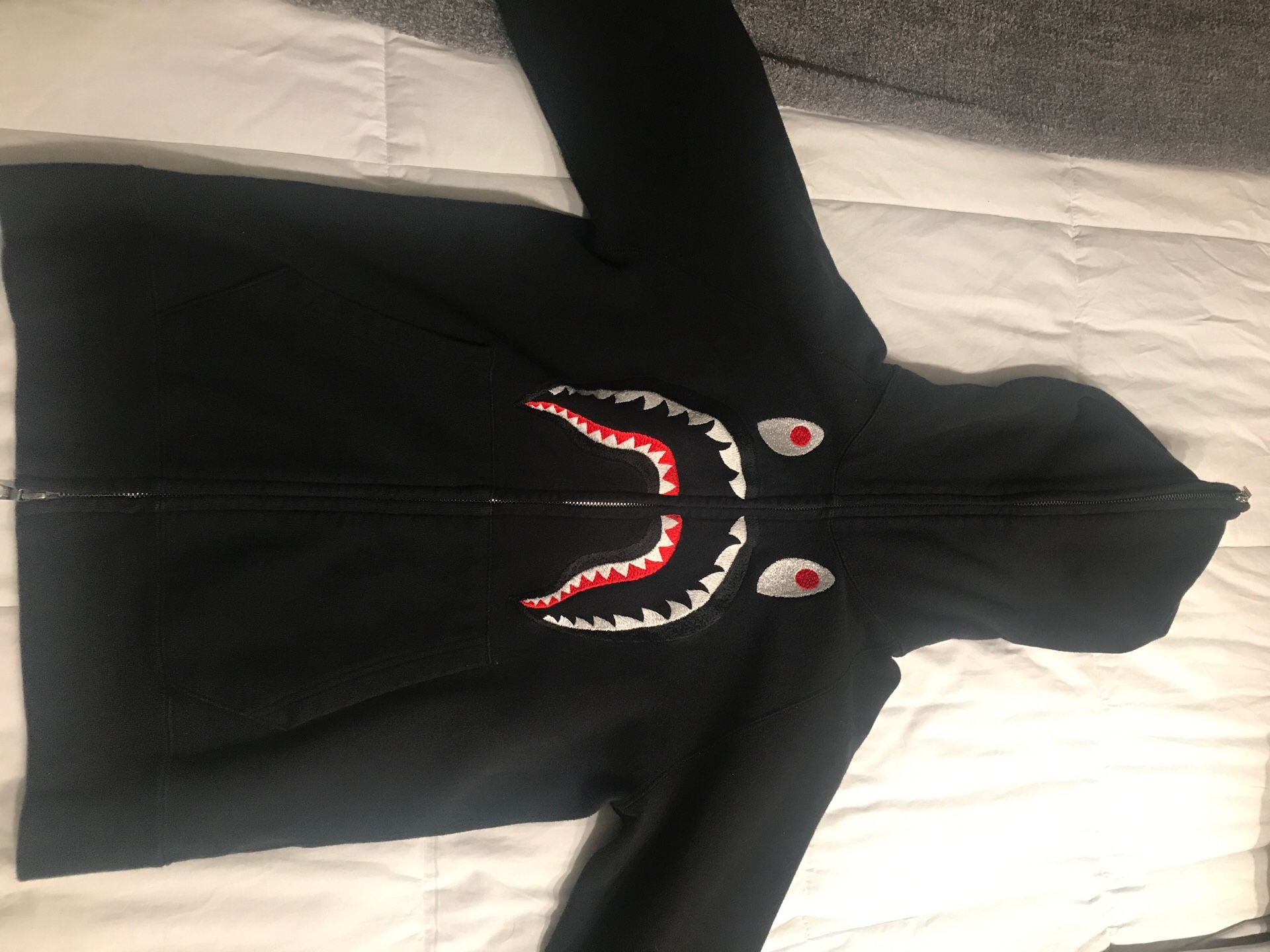 Bape hoodie black 100% real size small price negotiable or trades